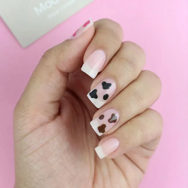 ella mila -  Nail Art Decal - Moo-ve Over - Cow